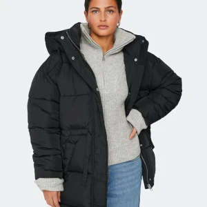 Vinterjacka, Bikbok - Säljer min svarta, varma vinterjacka från bikbok! Jackan har två fickor och går att knyta i midjan. Storlek S, skriv för fler bilder!