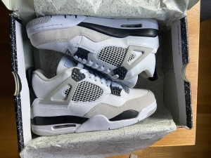Jordan 4  - Jordan 4 military blacks helt nya oanvända. 