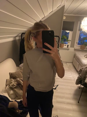 T shirt nästan oanvänd  - Bra skick, från Kappahl 