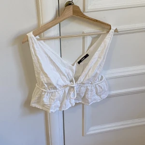 Vit topp - Söt topp från Bikbok! Storlek S