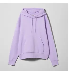 Säljer denna sparsamt använda hoodie från weekday! Så snygg! Stl xs men passar även S och M 