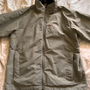 Everest Jacka - Everest jacka i använt men bra skick.