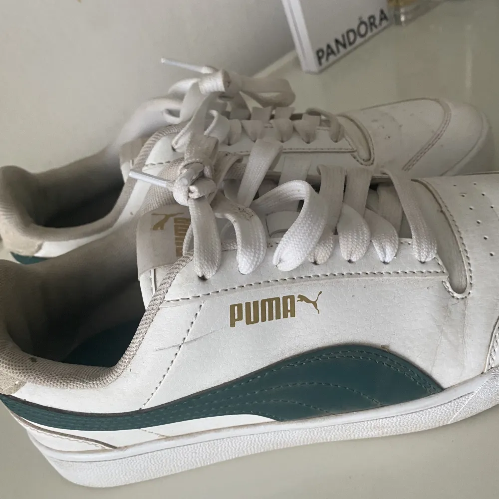 Puma skor skit bra kvalitet änvänt 1 par gånger sköna och bekväma säljer för att dom är för stora . Skor.