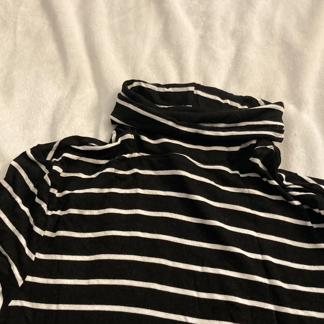 Randig tajt polotröja  - 90