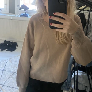 Jättefin beige tröja, supermjuk - Fler bilder kan skickas, superfint material🤎🤎🤎
