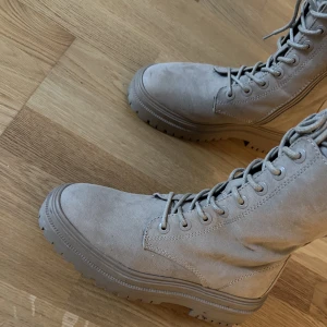 Mocka boots  - Använda 1gång 