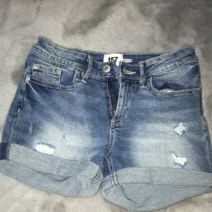 Shorts lager 157 - Ett par shorts från lager 157. Gott skick, inget hål eller någon fläck. Säljer för att dom inte passar🫶🏼