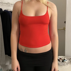 Linne - Rött linne från bikbok 