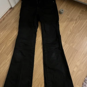 Bootcut jeans - Bootcut jeans från 