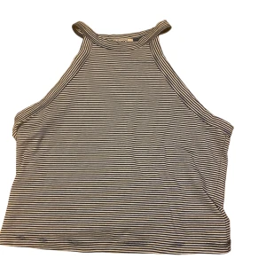 kortärmad topp💕 - kortärmad topp, den ser inte så bra ut på bilden så kan gärna skicka flera bilder ❤️