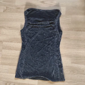 glittrig topp - superfin glittrig topp🪩passar xs och s
