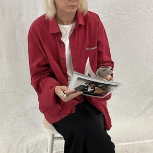 Röd skjorta  - Röd skjorta köpt secondhand, finns att köpa på instagram ”One More Use” som är mitt UF företag ❤️