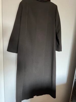 En ny kappa - Oanvänd, jag köpte den för min mamma men det är stor för henne 