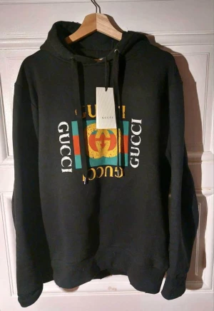 Oanvänd Gucci Hoodie - Storlek L Oanvänd Nypris ca 9.000 :- Mitt pris 5.000 :-  Pris kan diskuteras vid snabb affär.