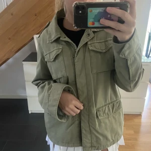 Esprit jacja - Grön Jacka från esprit, inte så använd. 