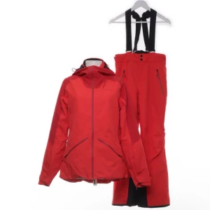 Everest skidställ - Säljer mitt röda Everest skidställ. Såå fint, knappt några tecken på användning💘 skriv gärna för fler bilder!