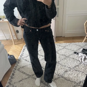 Weekday Arrow low Jeans - Jeans från weekday i modellen ”Arrow Low Straight Jeans”. De är knappt använda och i bra skick. 