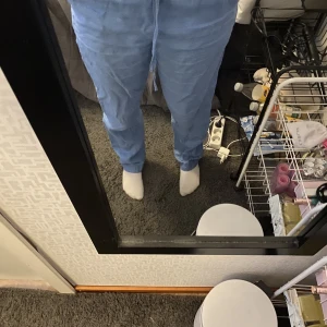 Blå linnebyxor  - Fina blåa linnebyxor som använts mycket lite noppriga men Inge man tänker på 