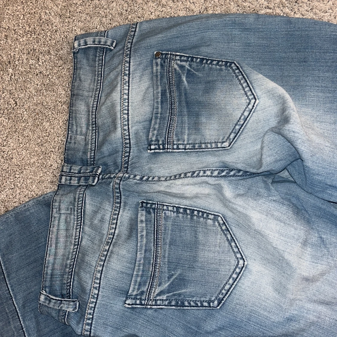 Ljusblå lågmidjade jeans  - 90