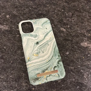 iPhone 11/XR mobilskal - Supercoolt magnetiskt skal från Ideal of Sweden! Säljer pga ny mobil. Den är lite repig på loggan annars är den så som ny! Passar både iPhone 11 och XR. Nypris 299 kr💚🫶 Vid köp av alla skal jag säljer kan man få köpa de till ett billigare pris!