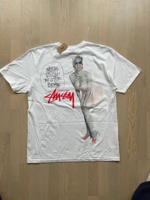 Stüssy t-shirt - Oanvänd, storlek L