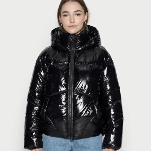 Vinter jacka - Säljer moncler dupe, har andra jackor därav säljer av dem ja andvänder minst.  Går att ta av armarna och göra till en väst!  