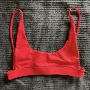 Bikini överdel  - Endast provad, fint skick. Köpt för 500kr, mitt pris 100kr.