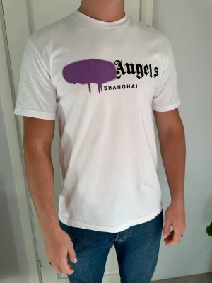 Palm Angels Tshirt - Storlek medium. Använt 1-2 gånger, så jättebra skick. Obs rep