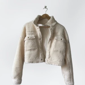 Jacka - Jacka ifrån Missguided med två fickor fram. Använd en gång. Bra skick