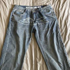 Bbc jeans Midja 36 Använd 3 gånger Utmärkt skick Kan också byta jeans med någon annan  Kan mötas vart som heldt i sthlm
