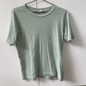 Säljer denna t-shirt som inte kommer till användning!🥰
