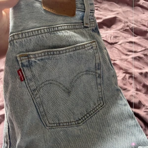 Levis 501 - Säljer mina Levis 501’or då de inte passar längre:)