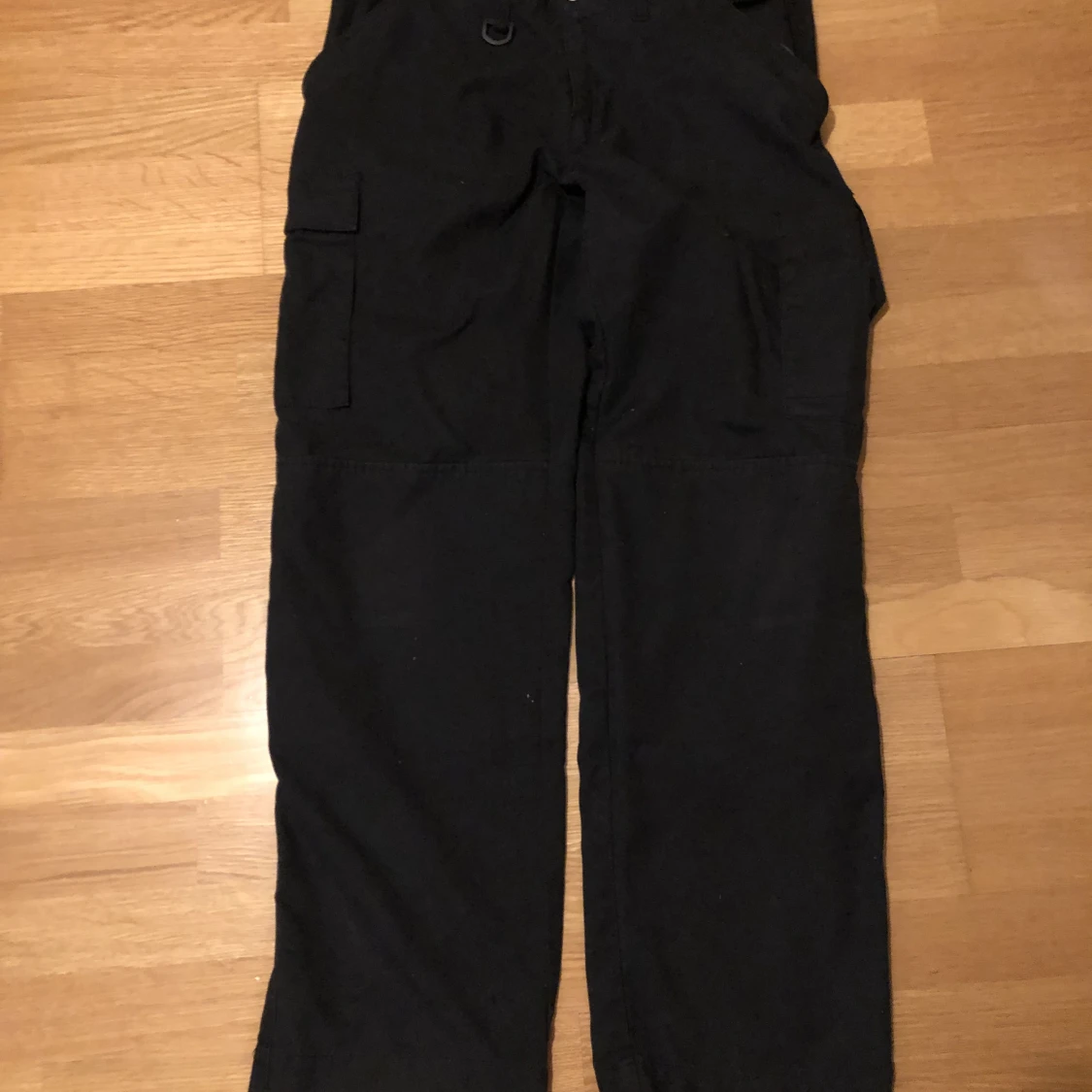 Svarta baggy cargobyxor - 91