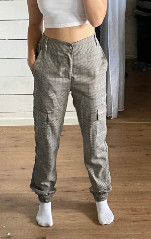 Byxor  - Mjuka och sköna byxor ifrån Sisters Point Använd skick då de är köpta begagnat men inga fel på dem 