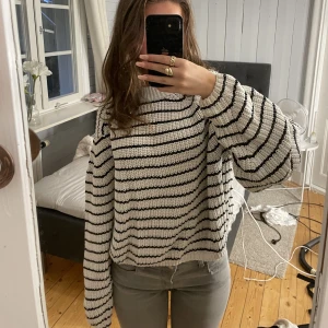 Stickad tröja  - Säljer denna superfina stickade tröjan från Gina!