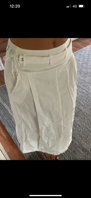 Linnekjol  - Pret â porter kjol i 100% linne. Skärp tillkommer 🫀