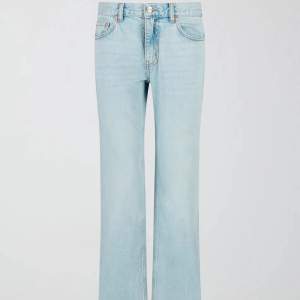 Fina jeans från Gina Tricot som är ganska populära och slutsålda för tillfället!!💕🙏🏼 Inga defekter och använda Max 1-2 gånger, säljer pga att de inte kommer t användning!💘 KP för fler bilder! (Pris går o diskuteras)