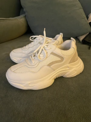 Vita skor - Vita skor från NA-KD  Använd 1 gång