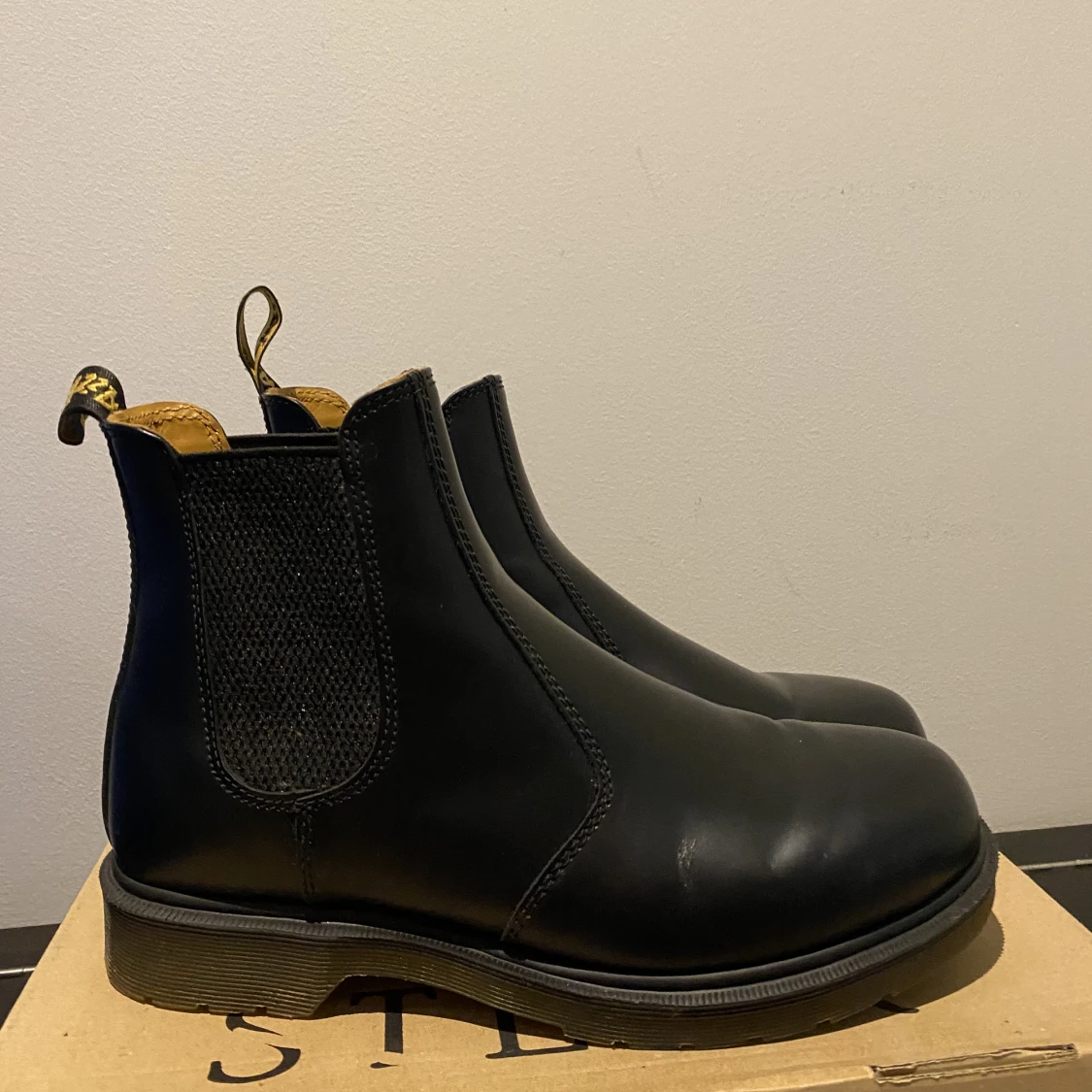 Dr Martens Chelsea Boots