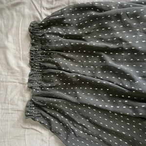 Söt kjol - Knappt använd, pris kan diskuteras. Vet inte vart dne är från! 