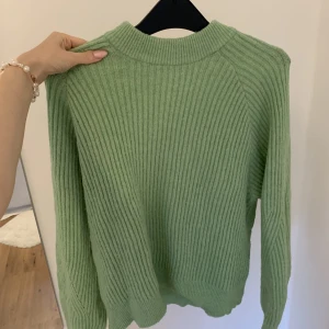 Stickad tröja - Grön stickad tröja från Ellos☺️ (nypris 499)