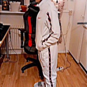 Dress nike! - Köp i vintras. Stirlek S men dock stor i storleken! Inte använt mycket alls!