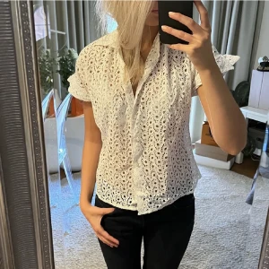 Cool topp - Säljer denna super snygga skjorttoppen som är köpt second hand❤️