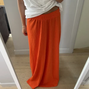 Långkjol  - Fin långkjol med prislappen kvar! ❤️frakt tillkommer, storleken passar xs också