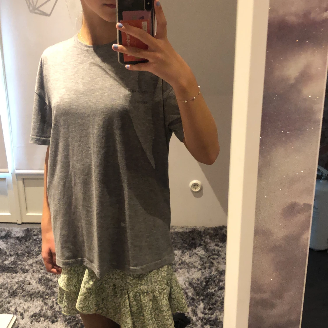 Grå oversizedt-shirt