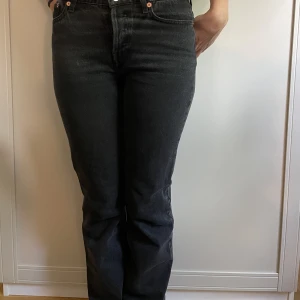 Weekday jeans - Midrise svarta jeans från weekday i storlek 36 💓 