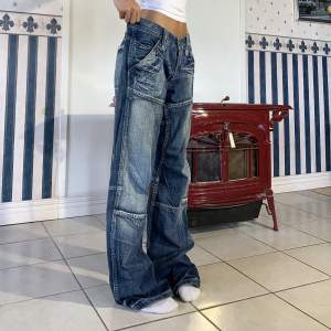 Vintage jeans som sitter stora & baggy på mig som har xs/34 & är 164💗Midja 88cm & Innerben 88cm💗 funkar fint med skärp, superbra skick!