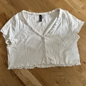 Cropad tshirt  - Cropad tshirt, fint skick🌸 