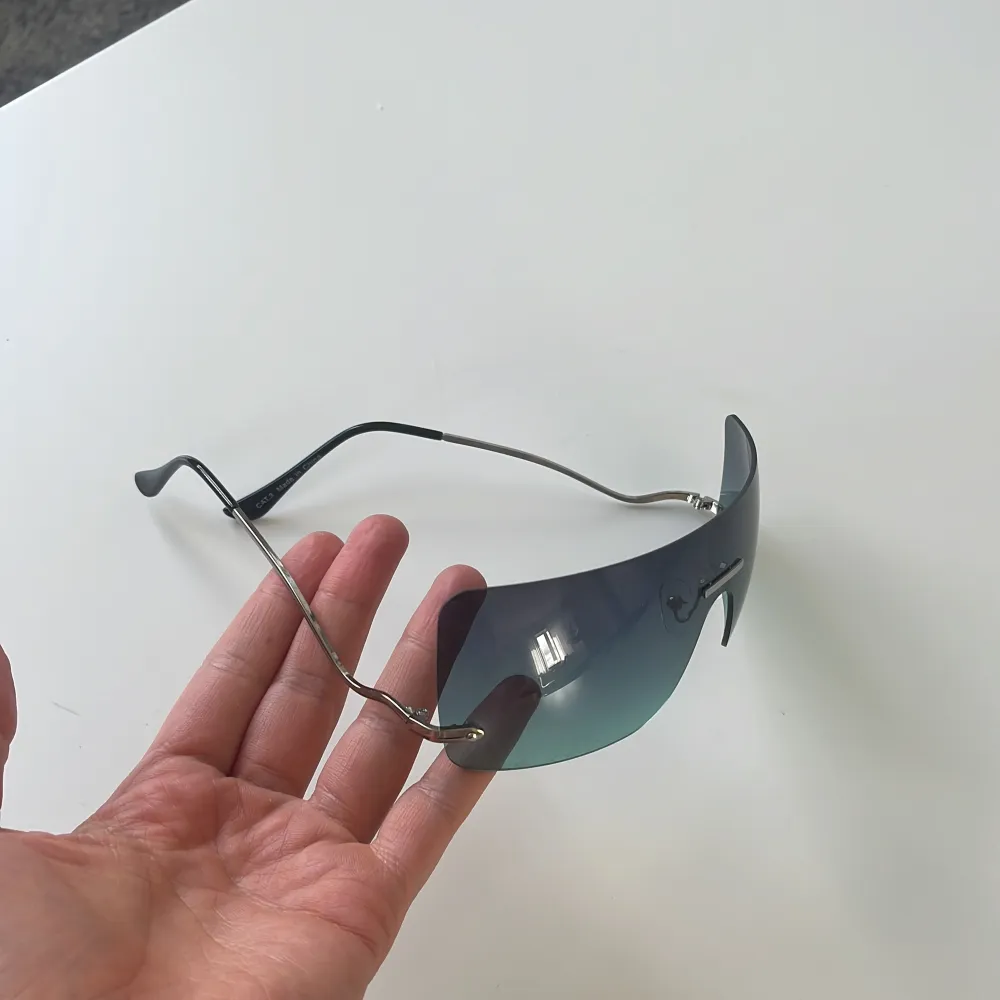 Moderna solglasögon från NAKD. Accessoarer.