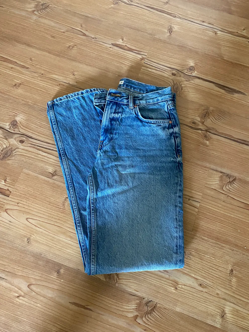 Jeans från Gina i storlek 36,S. Säljer dem då dem inte kommer till användning, knappt använd. Ny pris:499 Mitt pris:250. Jeans & Byxor.